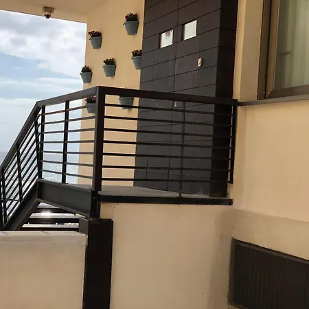 לינה וארוחת בוקר Palace Vista Mare 3*